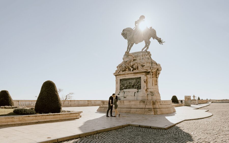 Budapest: romantic photoshoot at Buda's iconic sightseeings - Who should book this Budapest photoshoot?