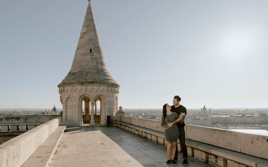 Budapest: romantic photoshoot at Buda's iconic sightseeings - Cobblestones, castle views, and candid moments