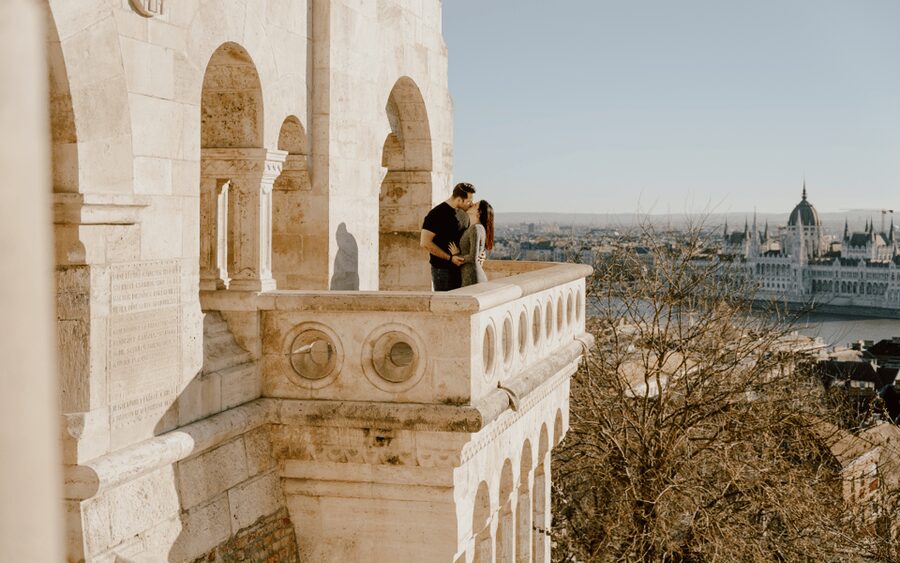 Budapest: romantic photoshoot at Buda's iconic sightseeings - Cherry blossoms and the value of less obvious spots