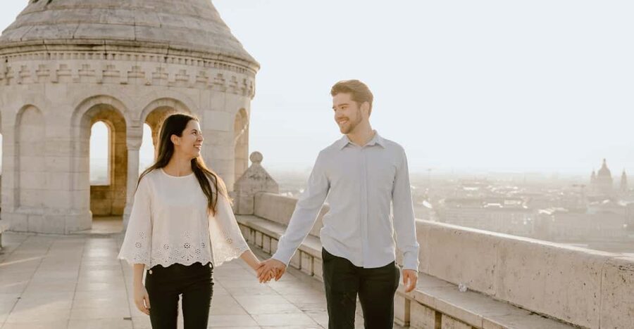 Budapest: romantic photoshoot at Buda's iconic sightseeings - Meeting Rita beside Matthias Church
