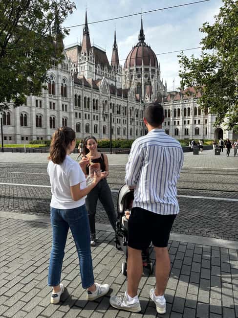 Budapest: Walking Tour with Chimney Cake & Polaroid Photos - Dohány Street and Budapest’s Jewish quarter