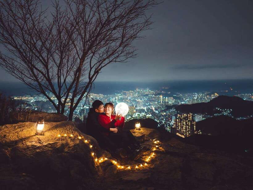 Busan: Night Small Group Photo Tour (Max 7) - Guides, direction, and the social mood