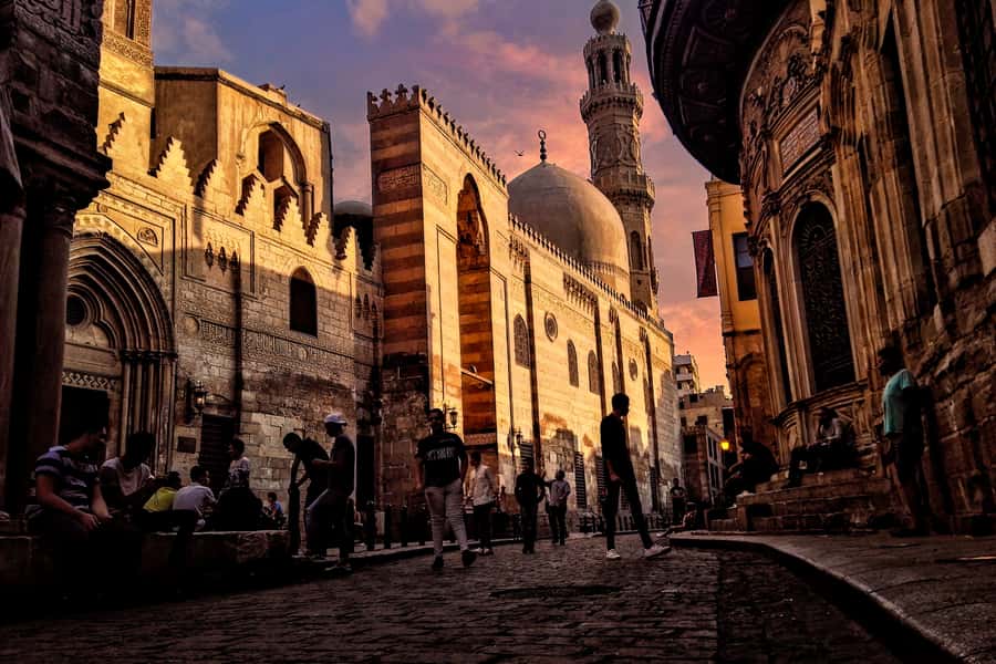 Cairo: Pyramids, Bazaar, Citadel Tour with Photographer - The 30-minute camel ride toward the Sphinx