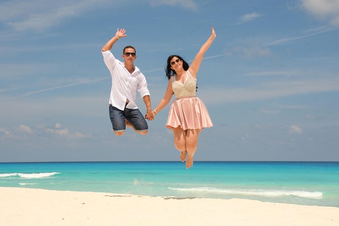Cancun Photo Session - Walking from the entrance to the beach