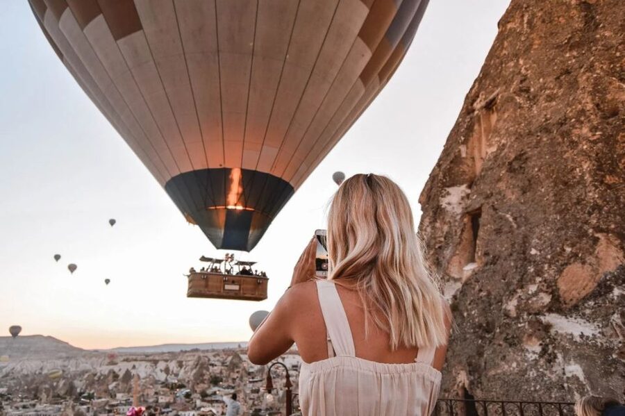 Cappadocia: Sunrise Balloon Watching Tour with Photographer - Love Valley: fairy chimneys and the best photo setting