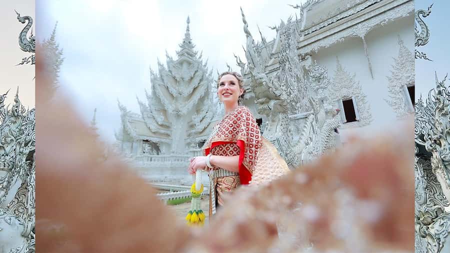 Chiang Rai:Photos of traditional Thai costumes,White Temple - What makes the White Temple backdrop special