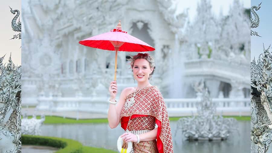 Chiang Rai:Photos of traditional Thai costumes,White Temple - Crossing to the White Temple for the main shoot