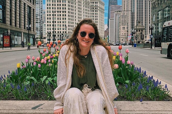 ️ Chicago Instagram Walking Tour (Private & All- Inclusive) - Pioneer Court and the Chicago River setting