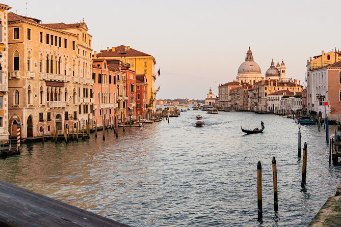 Cinematic Photoshoot in Venice: Capture Venice Hidden Gems - Two unusual corners: Bovolo and Acqua Alta