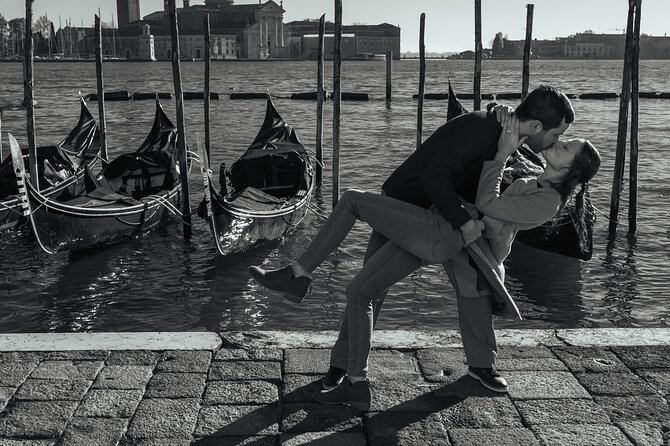 Cinematic Photoshoot in Venice: Capture Venice Hidden Gems - What the $71.35 group price really offers