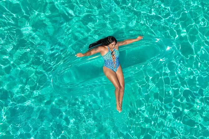 Clear Kayak Photoshoot in Nassau ,Bahamas. - Arriving at Junkanoo Beach