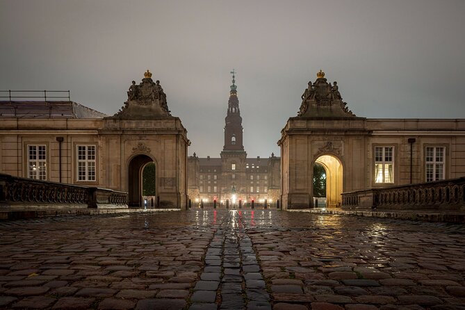 Copenhagen Photography Masterclass - Private Photography Lesson - Rosenborg Castle and the art of architectural framing
