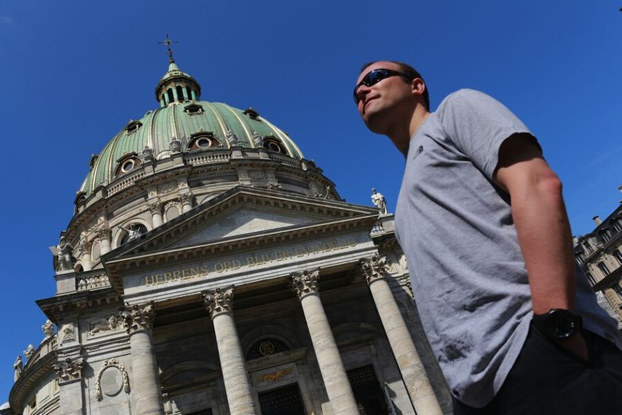 Copenhagen: Private and Professional Photo Shoot - Nyhavn: the easy choice for iconic Copenhagen photos
