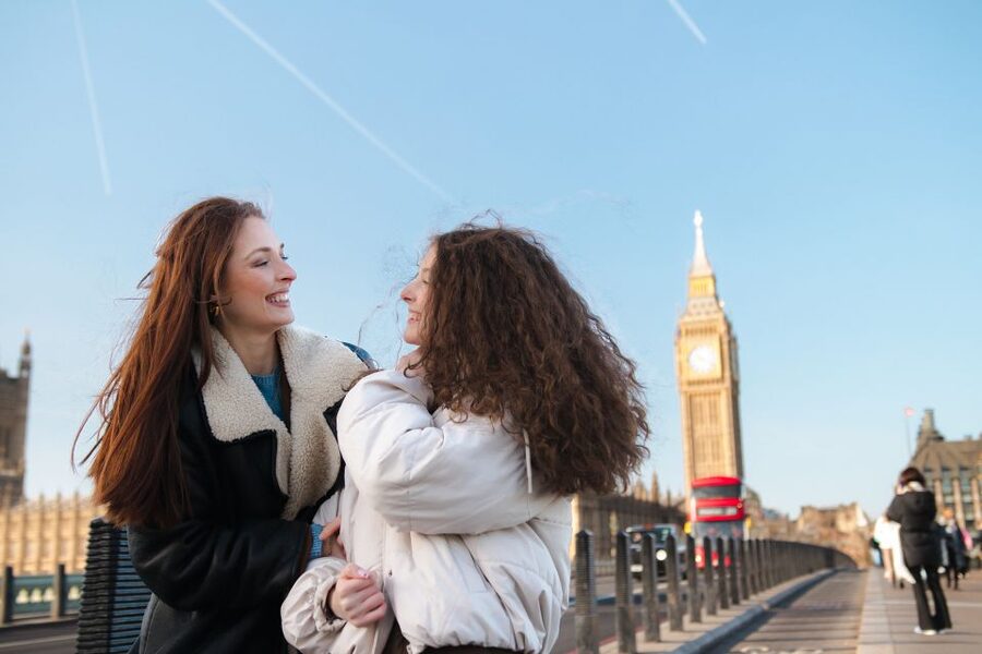 Couple’s photo: Romantic photoshoot in London - Should you book the Big Ben photoshoot?