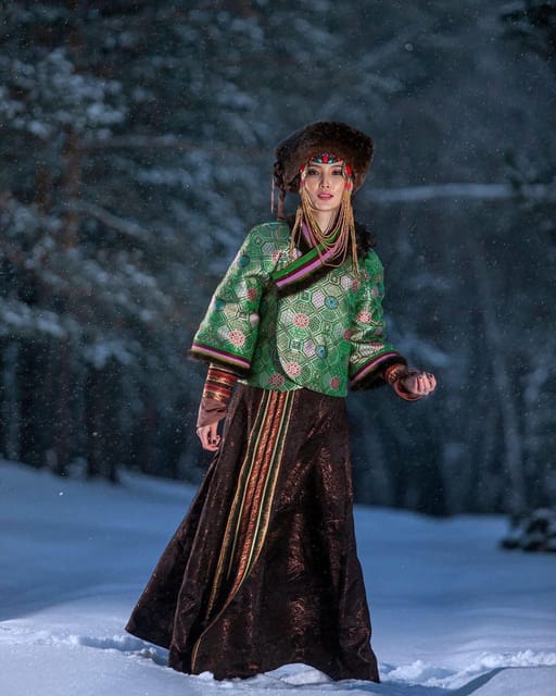 Day tour with Traditional clothes and photographer - Starting at 9 am with a private group