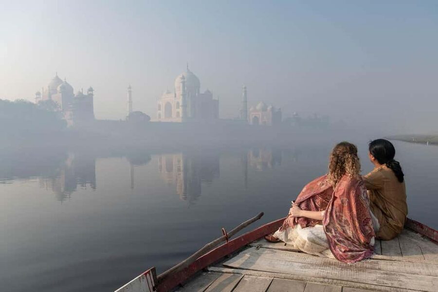 Delhi: Photography Taj Mahal Tour with Boat Ride & Transfers - A Mughlai lunch at a five-star hotel