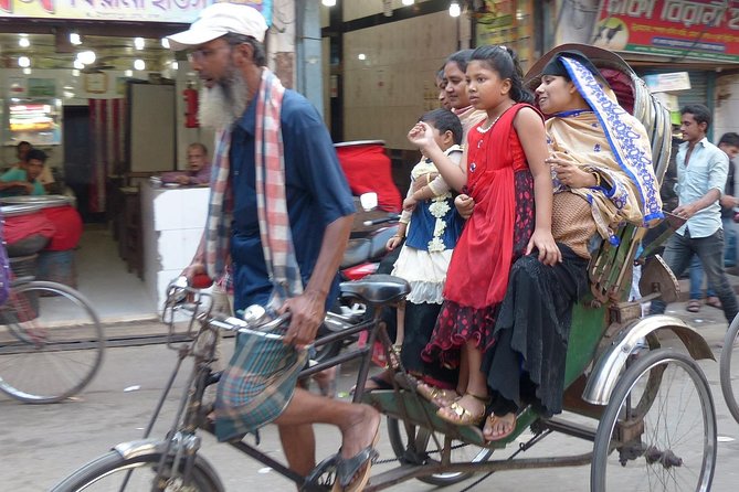 Dhaka Popular Street Photography Tour - Dhakeshwari Temple and Star Mosque