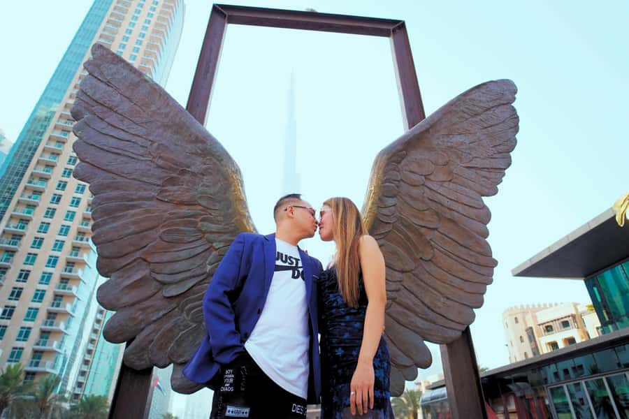 Dubai: Iconic Burj Khalifa Pre-Wedding Photoshoot - Timing, clothing, and the practical side