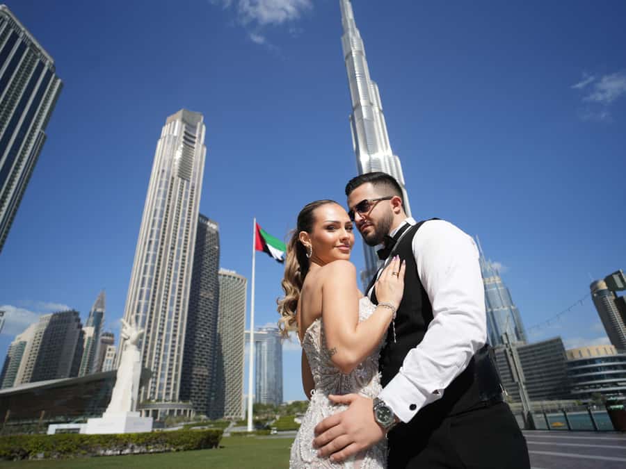 Dubai: Iconic Burj Khalifa Pre-Wedding Photoshoot - Five stops, five different moods