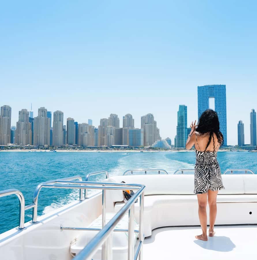 Dubai: Instagrammable Yacht Tour with Drinks & Ain/JBR Views - Key points at a glance