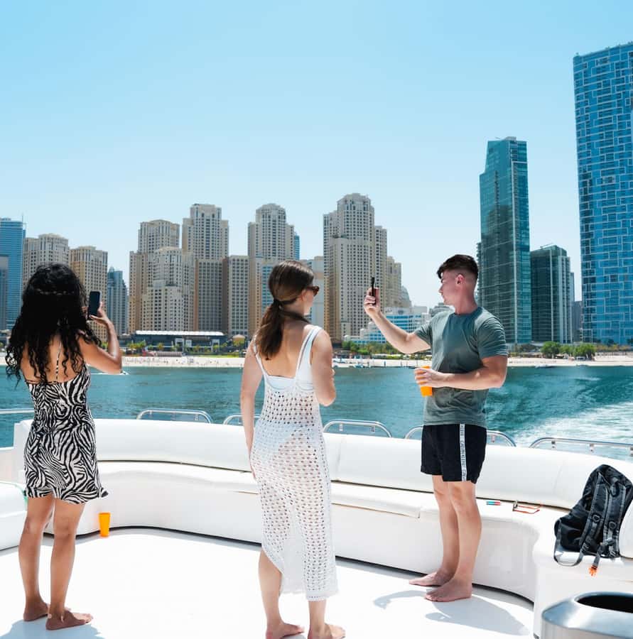 Dubai: Instagrammable Yacht Tour with Drinks & Ain/JBR Views - Daylight, sunset, or evening?