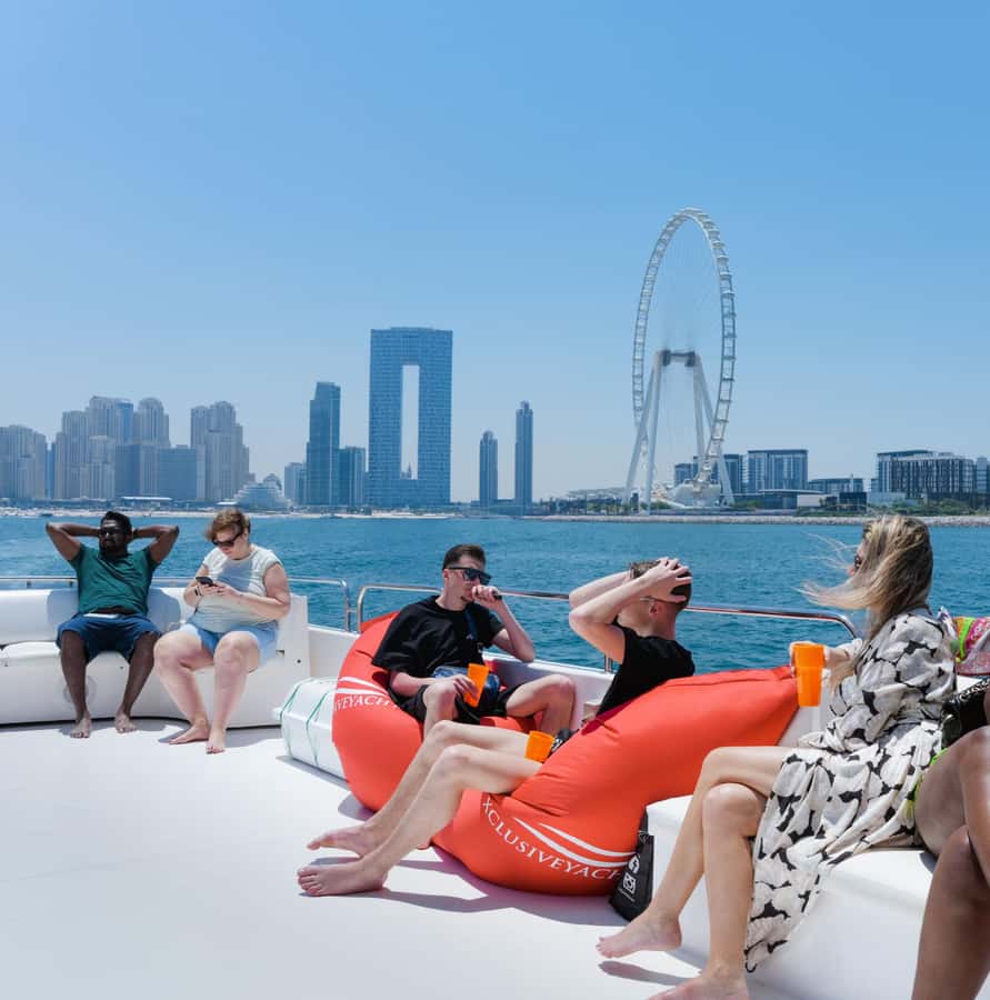Dubai: Instagrammable Yacht Tour with Drinks & Ain/JBR Views - Comfort, space, and the boarding wait