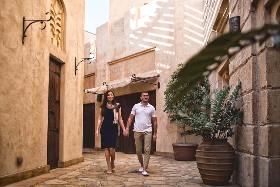 Dubai Photo Shoot with a Personal Travel Photographer - Meeting your photographer at a chosen Dubai location