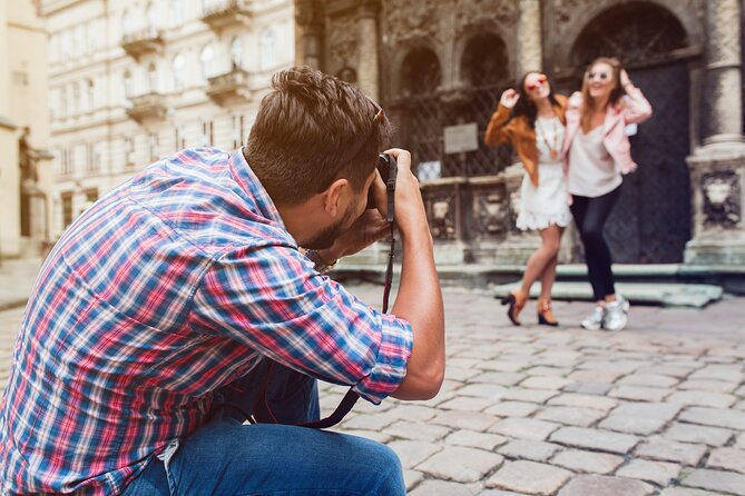 Dublin: Personal Photographer- Travel Photography Experience - Temple Bar: atmosphere, color, and crowds