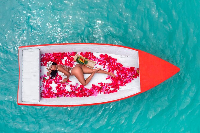 Dushi Boat Drone Photoshoot | Free Champagne | Fruits and Flowers - A turquoise-water photo session with a local feel