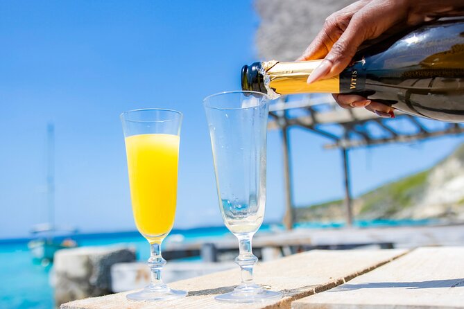 Dushi Boat Drone Photoshoot | Free Champagne | Fruits and Flowers - Is $325 per person a fair price?