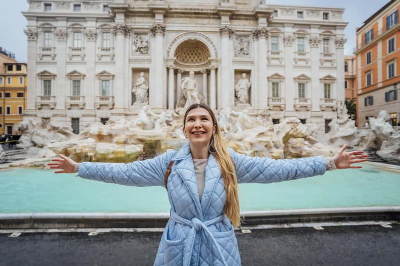 Early morning photoshoot at The Trevi Fountain - The 60-minute premium route