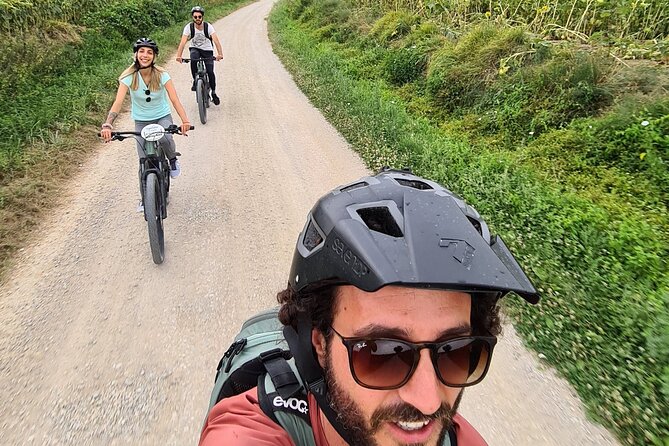 Easy guided eBike tour with photographer at Lake Trasimeno - What the photographer-guide angle means