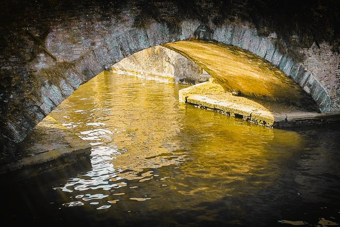 "Edges of Brugge" Photo Tour - 2hr open city tour & workshop - Beginning at the Basilica of the Holy Blood