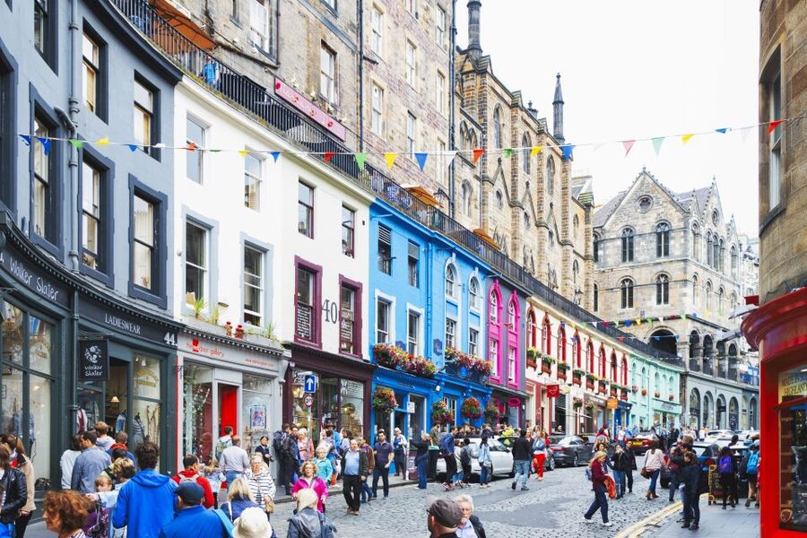 Edinburgh Old Town: Professional Photoshoot & Edited Photos - The Royal Mile, Edinburgh Castle, and the Cathedral area