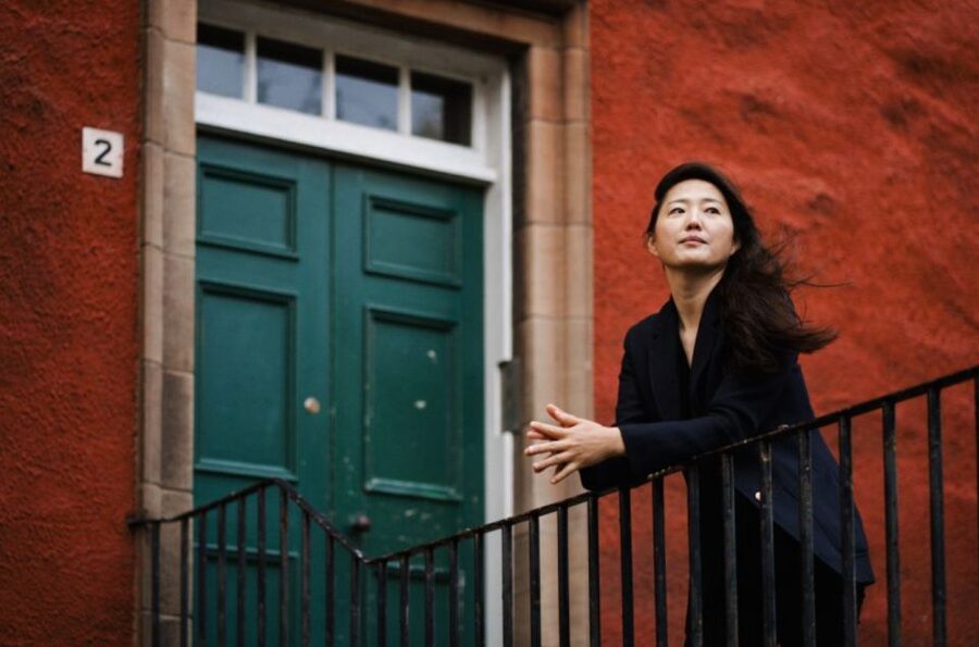 Edinburgh: Photo Shoot with a Private Vacation Photographer - Accessibility, Footwear, and Daily Planning