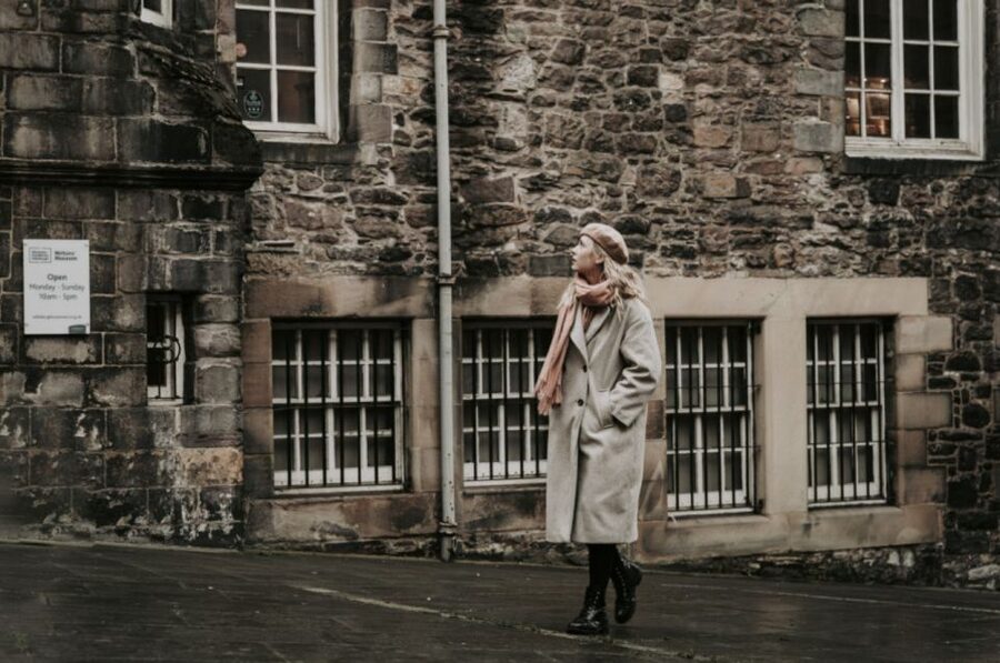 Edinburgh: Photo Shoot with a Private Vacation Photographer - Choosing Between Candid Photos and Formal Portraits