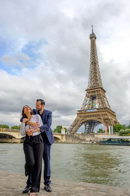 Eiffel Tower privat Photoshoot - A private hour with the Eiffel Tower as your backdrop