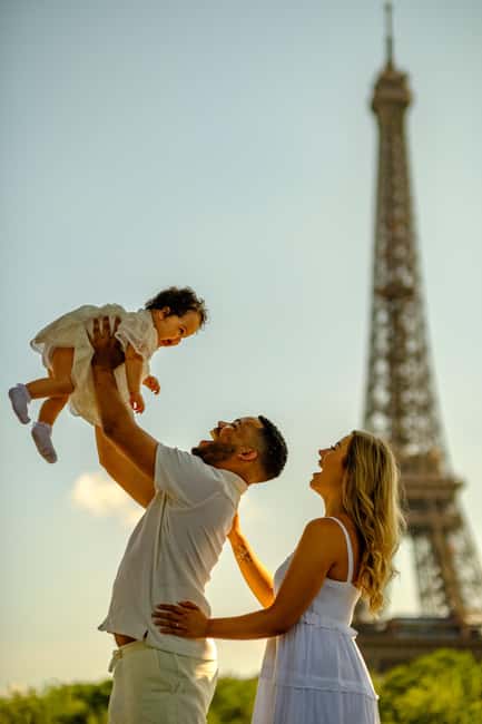 Eiffel Tower privat Photoshoot - Should you book the Eiffel Tower photoshoot?