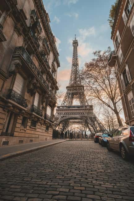 Eiffel Tower Reserved Access with Photoshoot stops - Starting at 7 Rue de la Manutention