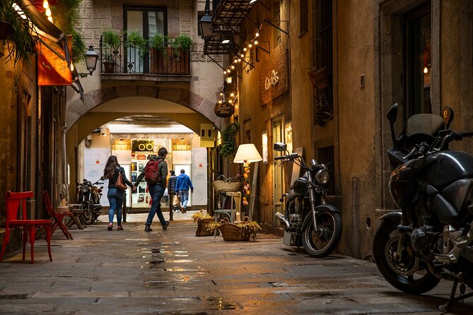 Elevate Your Photography - Barcelona Private Tour & Workshop - Barcelona Cathedral: a grand architectural subject