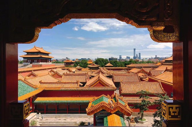 Explore Beijing with camera--City Walk tour with Professional photography guide - Jingshan Park and the classic Beijing view