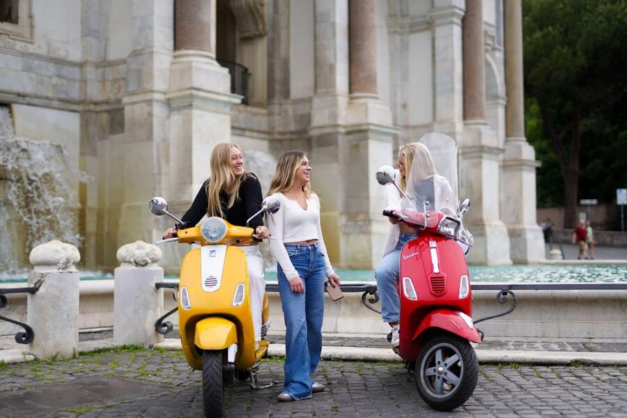 Explore city on Vespa with Professional Photographer - What the photographer adds