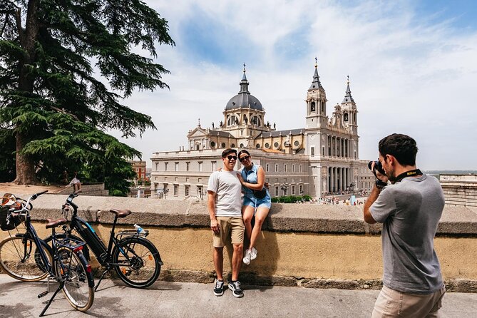 Explore Madrid by bike taking photos with Benja - Palacio de Cristal and Madrid’s best photo setting