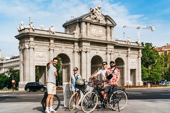 Explore Madrid by bike taking photos with Benja - Gran Vía and the first look at Madrid’s grand style