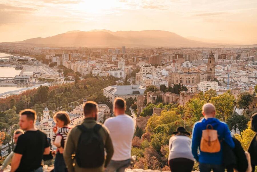 Express Tuk-Tuk Tour in Malaga: Gibralfaro Viewpoint and Photography - The electric tuk-tuk climb to Gibralfaro