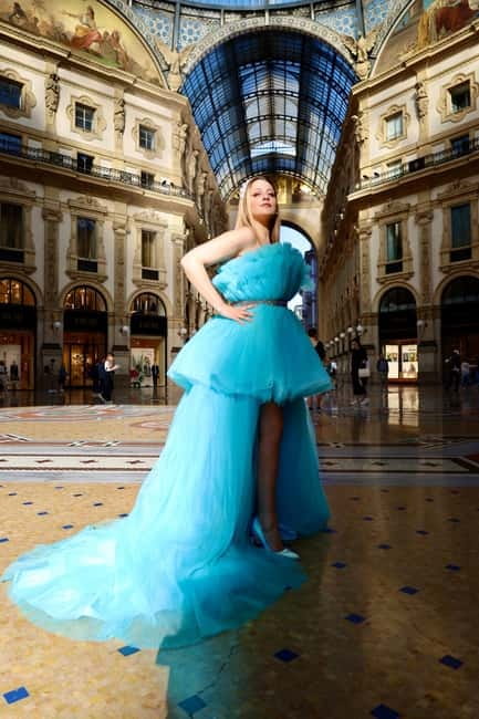 Fairytale Dress in the heart of Milan(Photographer separate) - Taking your own pictures with help from the assistant