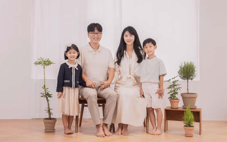 Family, Couple, and Group Photoshoot in Seoul - Arriving at Geumho Station