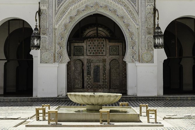 Fez Guided tour with photographer and guide - Walking through the old city streets