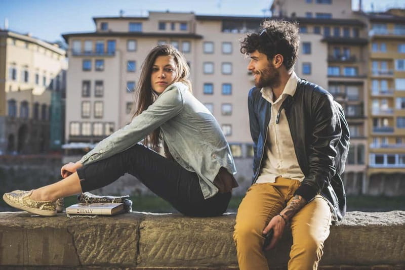 Florence: Classics Photoshoot with Ponte Vecchio Bridge - How the photographer helps you pose