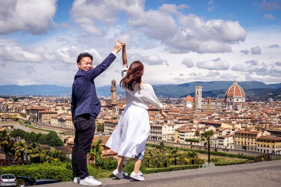Florence: Private Photo Shoot - Hotel pickup and private-group value